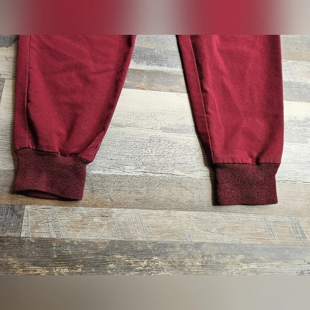 FIGS Burgundy Mens Medium Tansen Jogger Scrub Pants Style MXXSW2004
